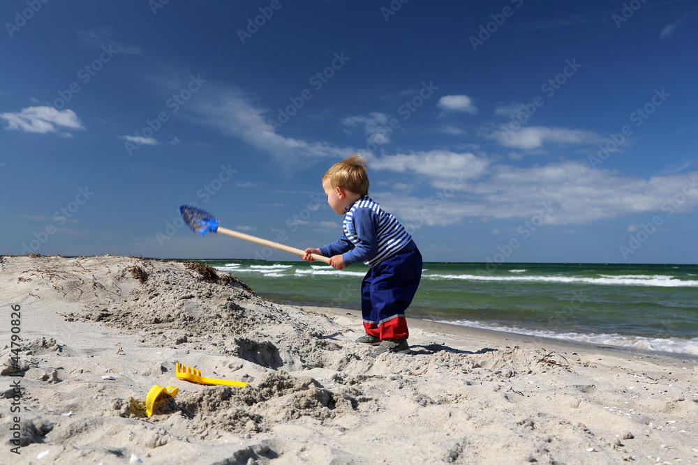 Schaufelspaß am Ostseestrand Schaufelspaß am Ostseestrand