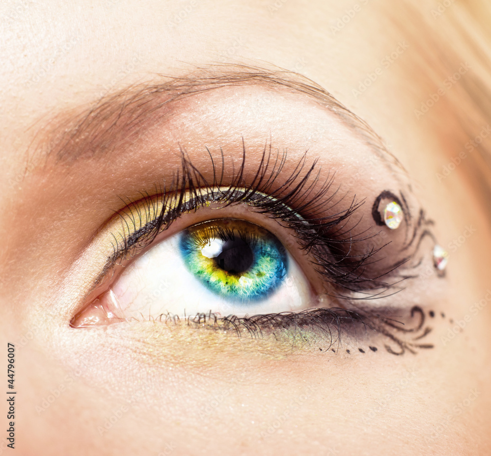 Fototapeta premium Beautiful eye with makeup