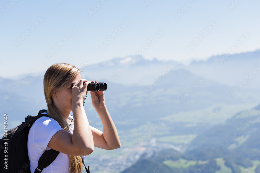 In die Ferne blicken StockFoto Adobe Stock