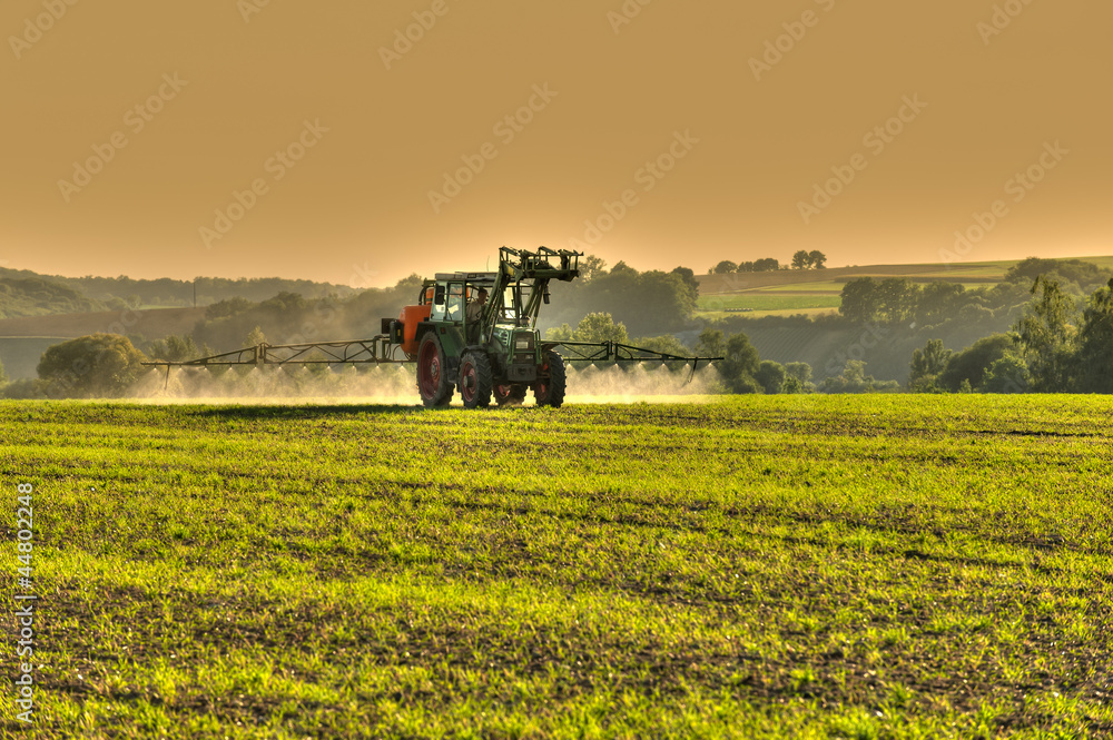Naklejka premium traktor bei der arbeit 3
