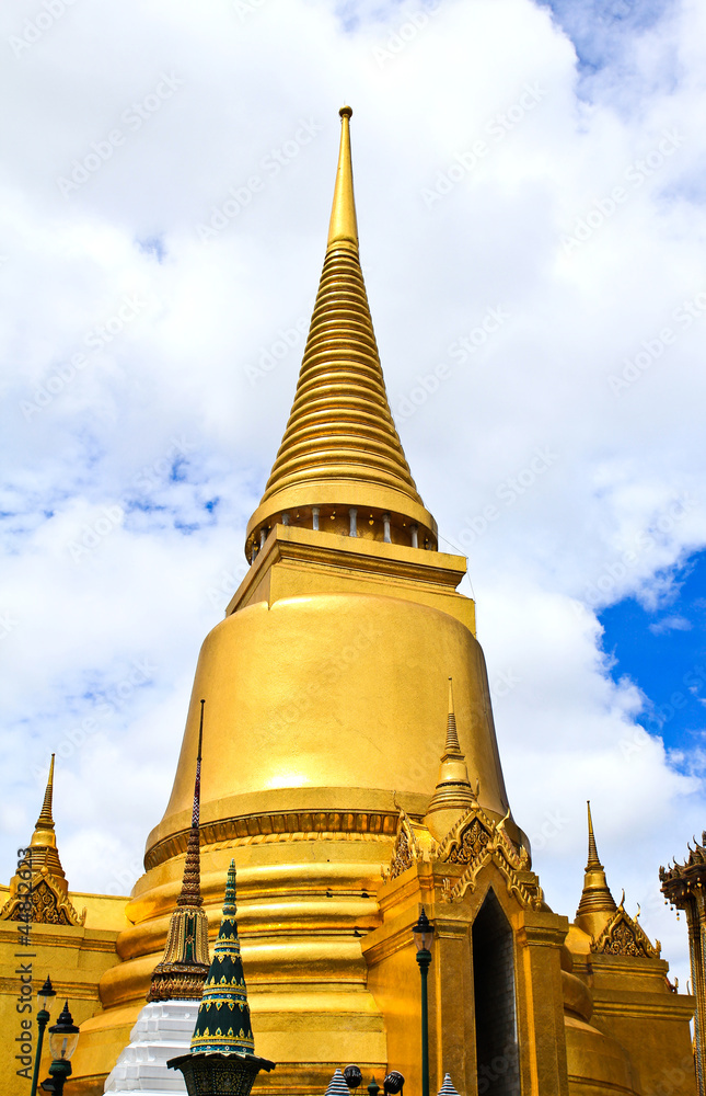 Naklejka premium A golden pagoda, Grand Palace, Bangkok, Thailand