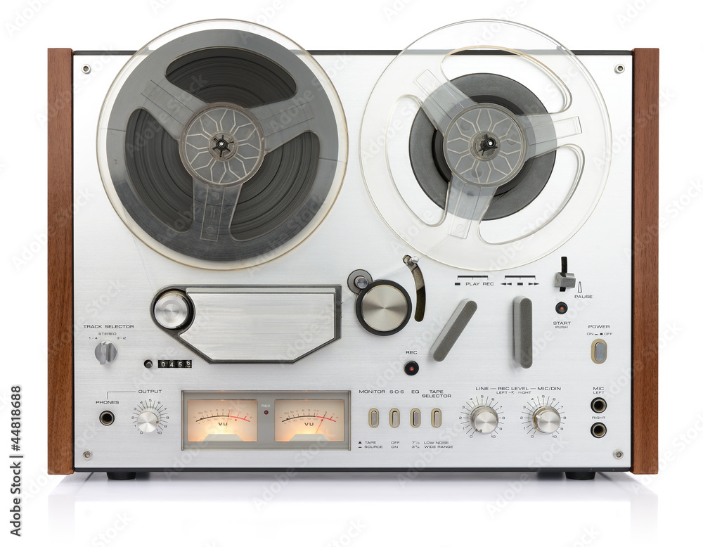 Naklejka premium vintage analog recorder reel to reel on white background