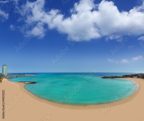 Fototapeta Naklejka Na Ścianę i Meble -  Arrecife beach Playa del Reducto in Lanzarote