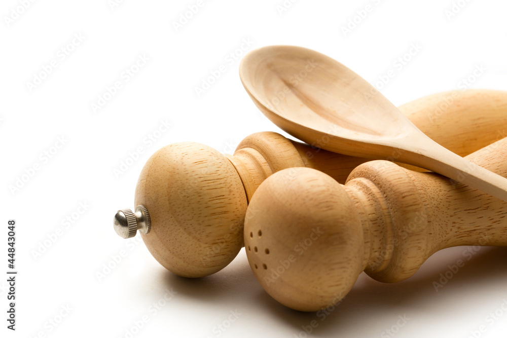 Wooden salt and pepper set with spoon Wooden salt and pepper set with spoon