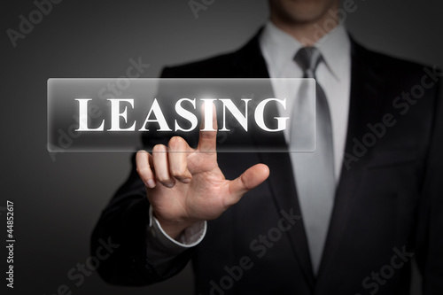 businessman pressing touchscreen button - Leasing