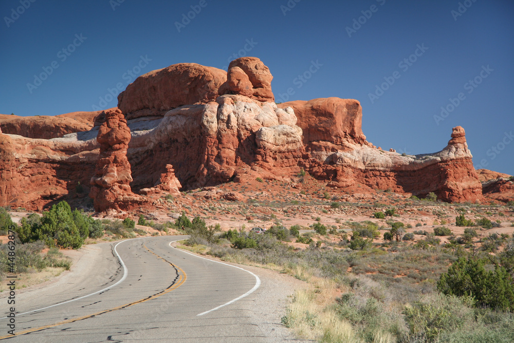 Straße bei den Rock Pinnacles im Arches Nationalpark Straße bei den Rock Pinnacles im Arches Nationalpark