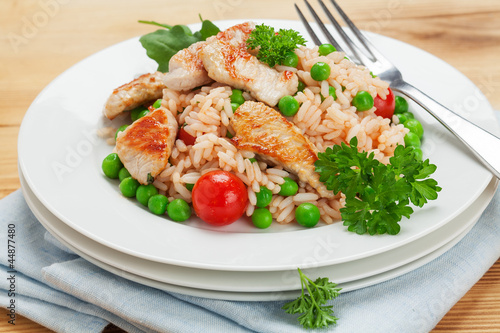 Reissalat mit Putenbruststreifen