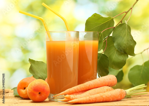 glasses of carrot and  apricot juice