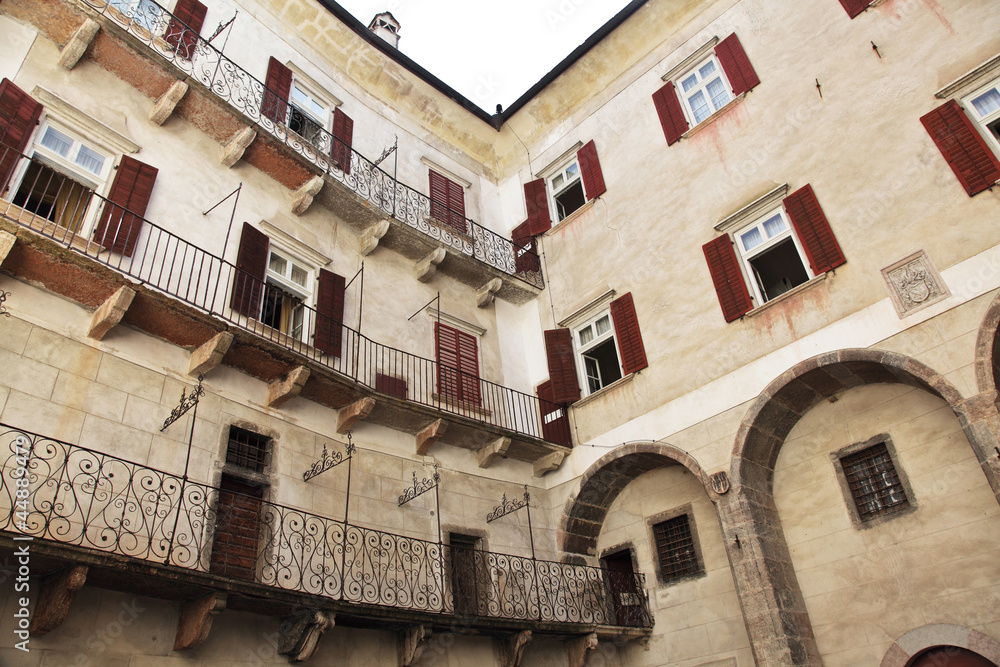 Naklejka premium castel thun inside view