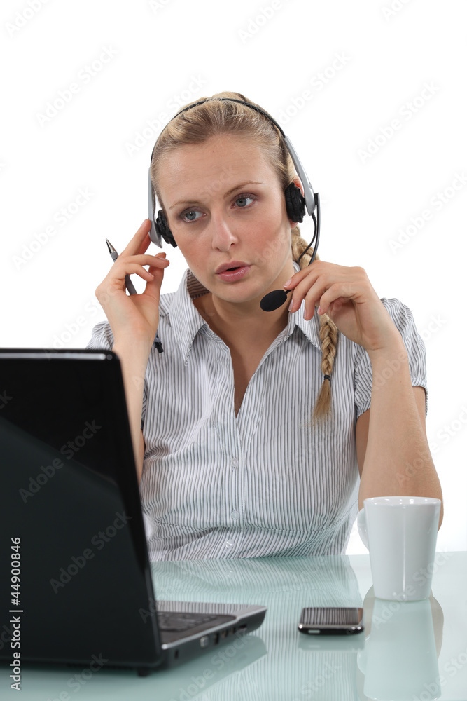Naklejka premium Woman telemarketer