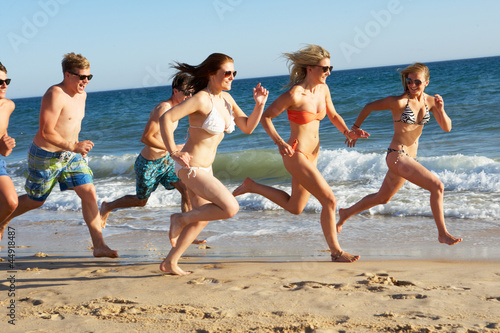 Group Of Teenage Friends Enjoying Beach Holiday Together © Monkey Business