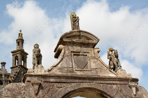 Le dôme de l'arc de triomphe - Guimiliau © guitou60