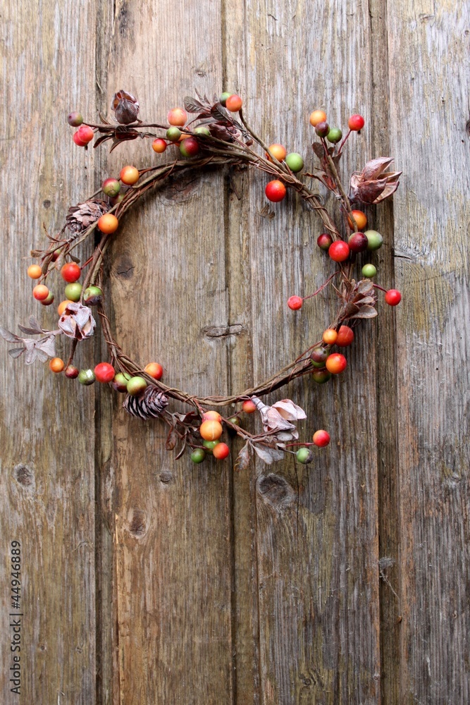 Türkranz auf Holz StockFoto Adobe Stock