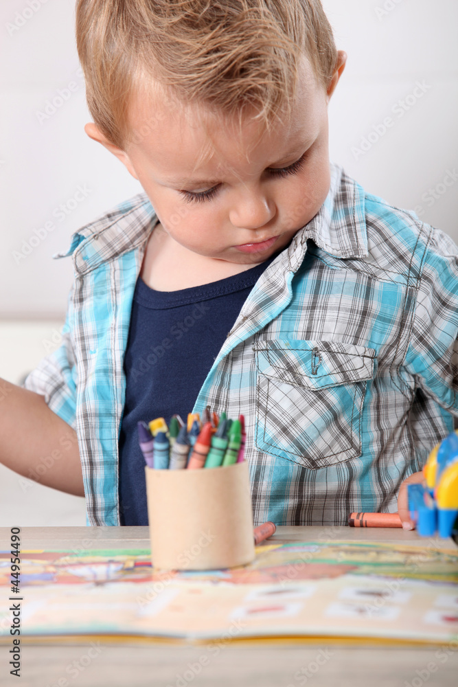 Fototapeta premium Little boy with crayons