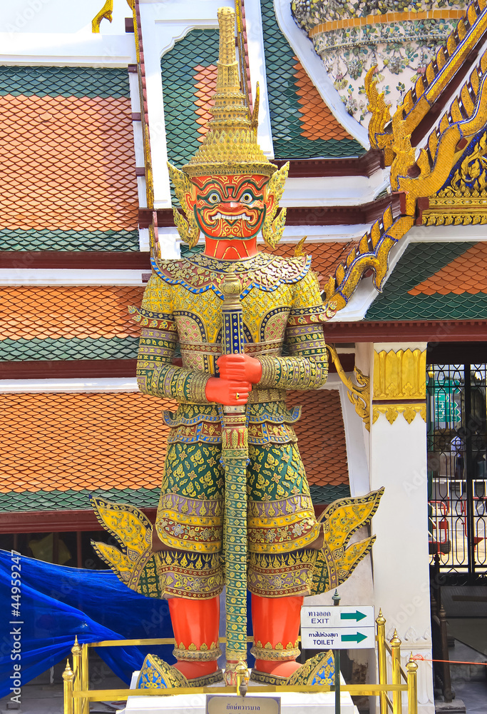 statue thai traditional style