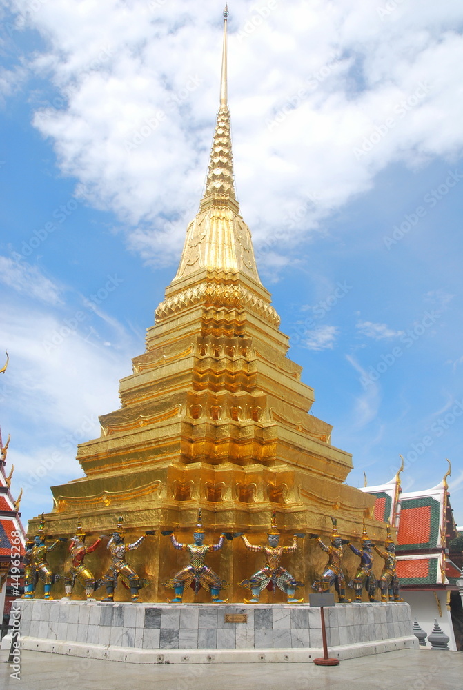 Naklejka premium Pagoda and Blue Sky