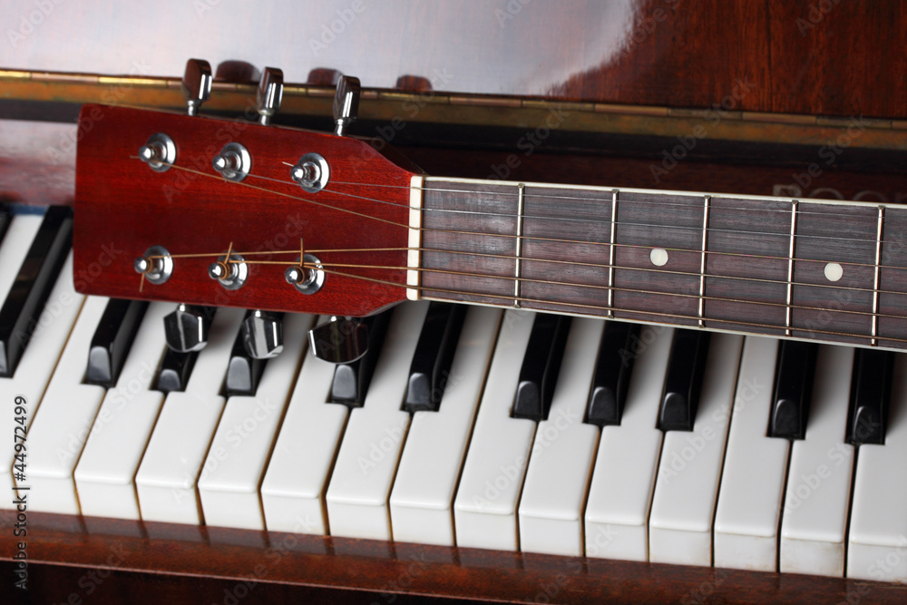Obraz premium guitar neck on old piano keys