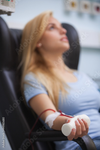 Εκτύπωση καμβά Woman sitting back while getting dialysis