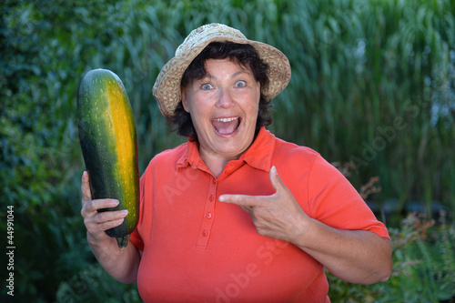 Frau mit Zucchini photo