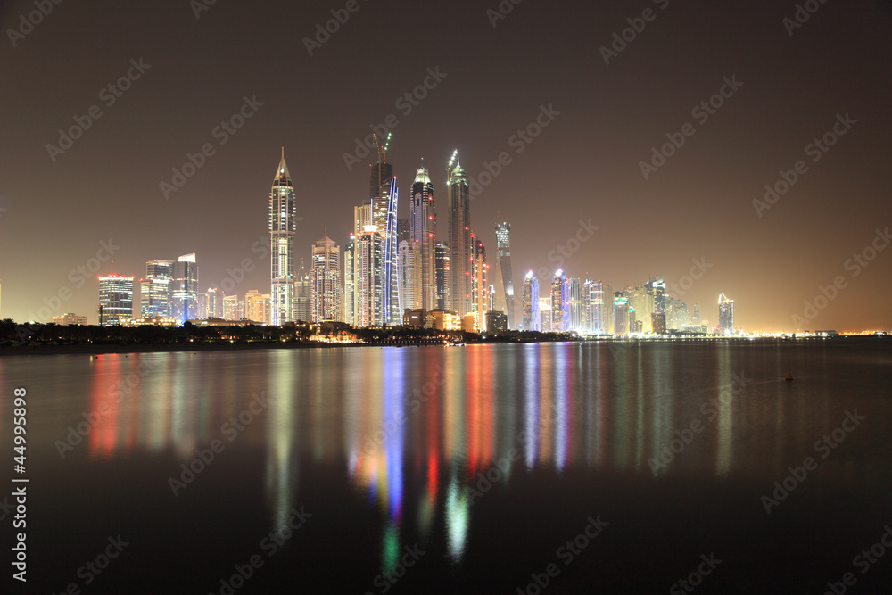 Fototapeta premium Dubai Marina skyline at night. United Arab Emirates