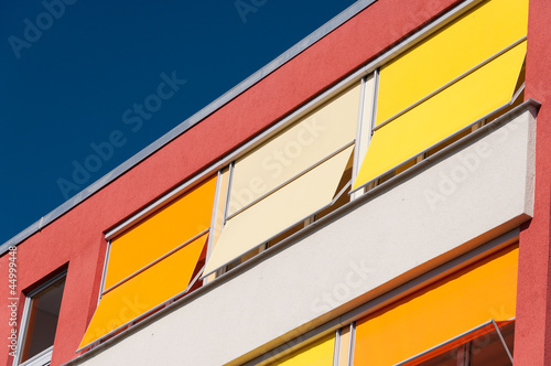 Fassade mit farbenfrohem Sonnenschutz photo