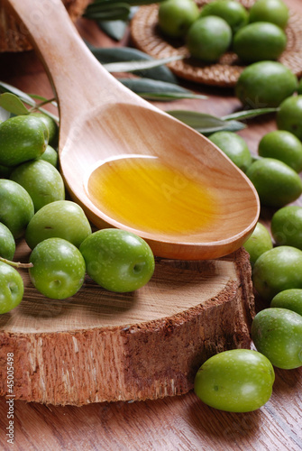 olio di oliva e frutti biologici