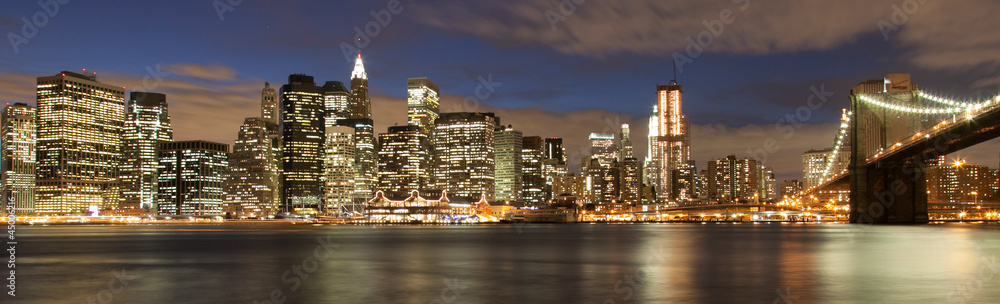 Evening´s skyline of Manhattan from Brooklyn side, New York, USA - obrazy, fototapety, plakaty 