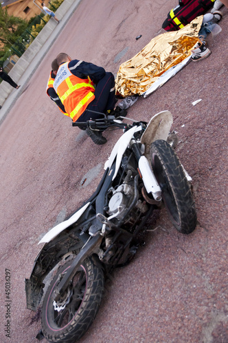 Tapety artystyczne Accident moto 18