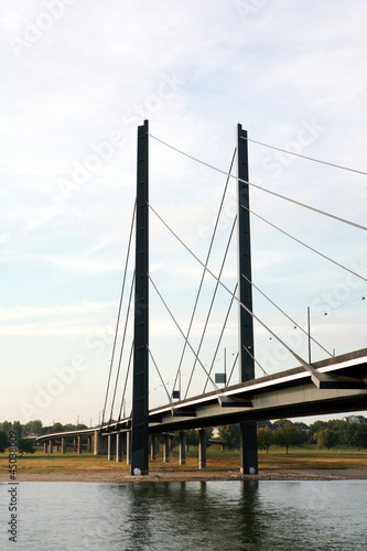 Rheinkniebrücke © etfoto