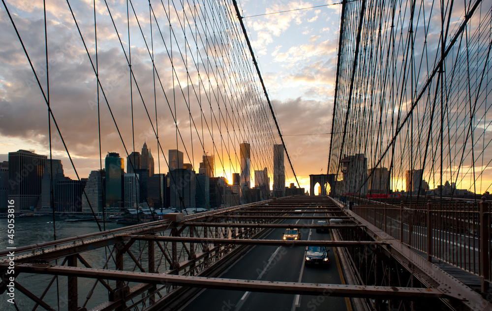 Fototapeta premium Panoramic shot of Manhattan skyline from the Brooklyn bridge