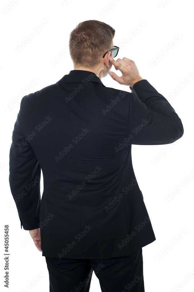 Naklejka premium Bodyguard listening to vital information carefully