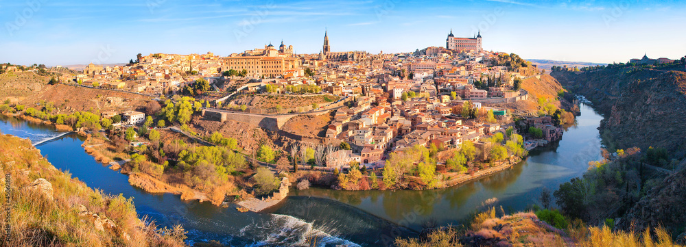Panoramic view of the city of Toledo in Castile-La Mancha, Spain - obrazy, fototapety, plakaty 