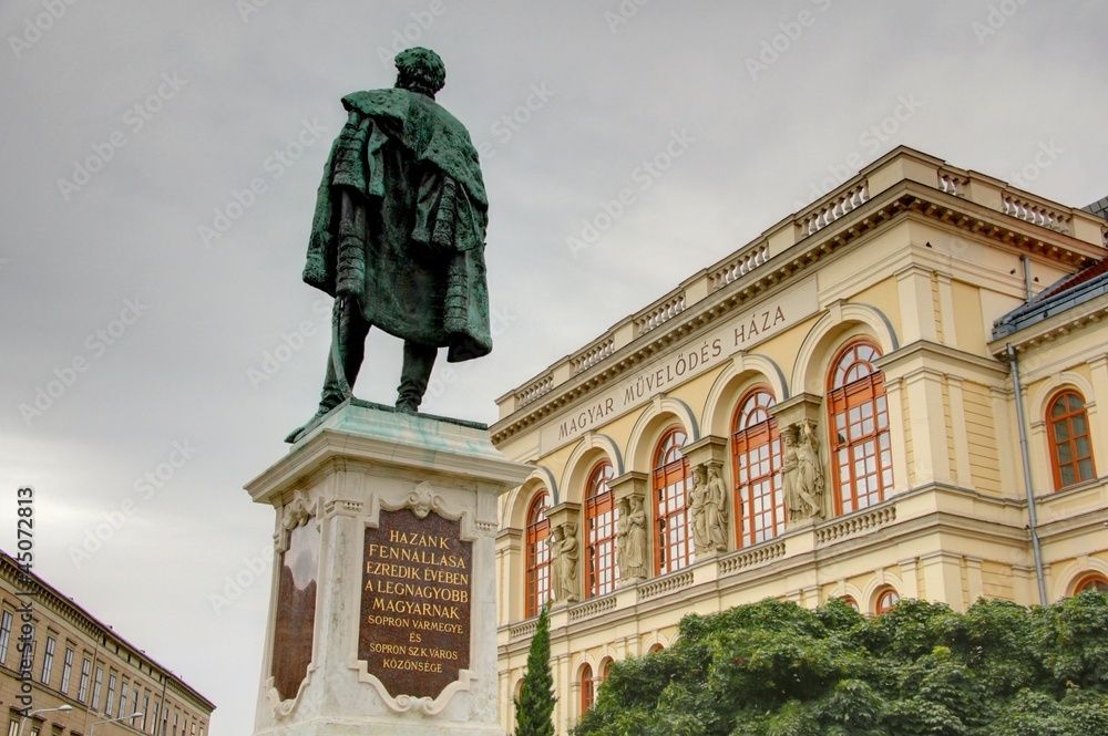 Obraz premium statue hongroise