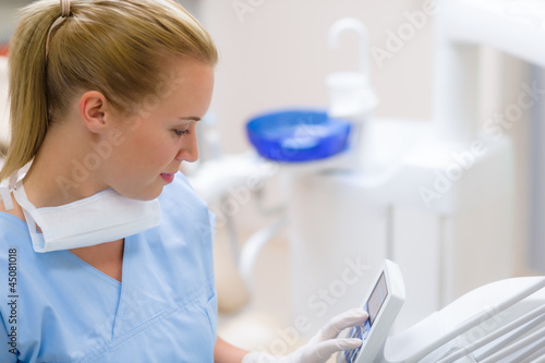 Dental assistant use orthodontic technology