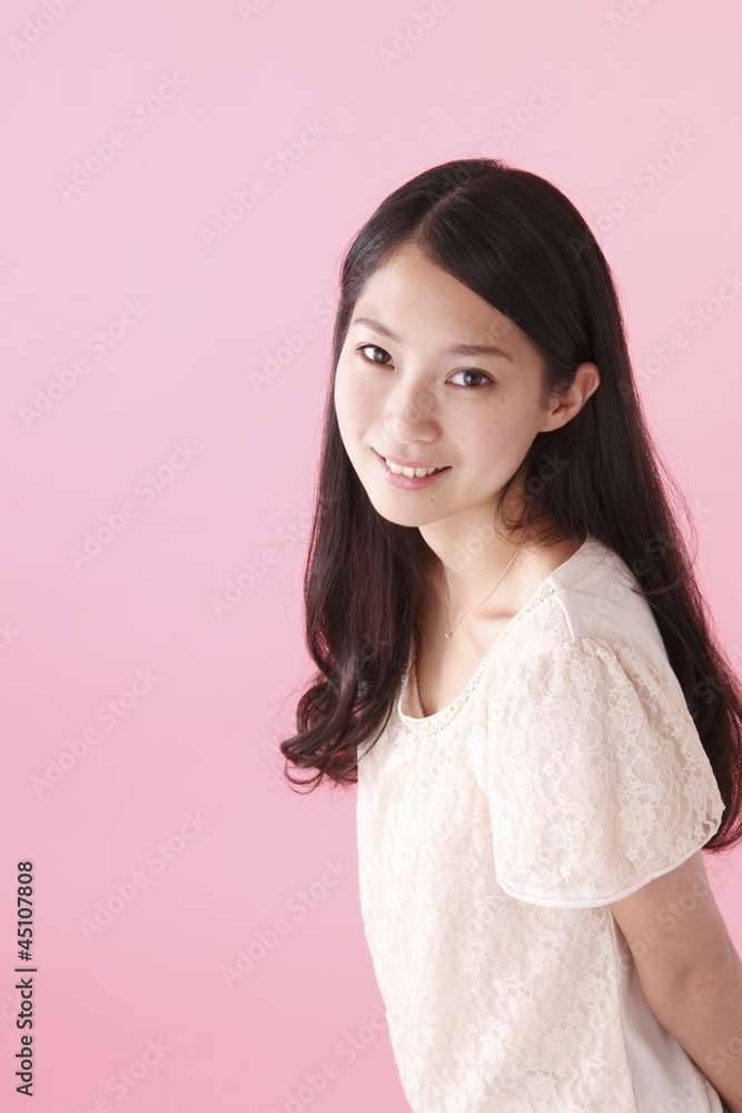 笑顔の女性 笑顔の女性