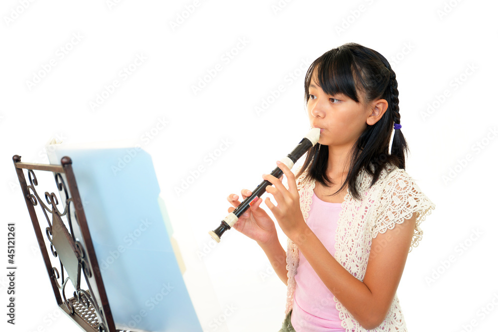 リコーダーを演奏する女の子 Stock Photo Adobe Stock
