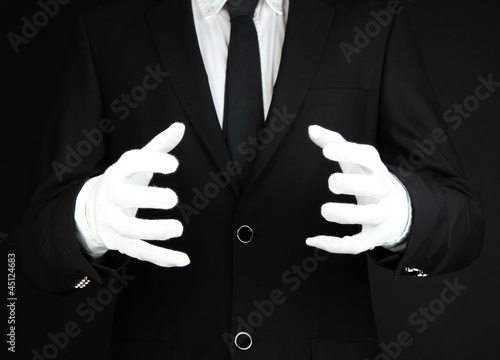 Foto magician performance on dark background