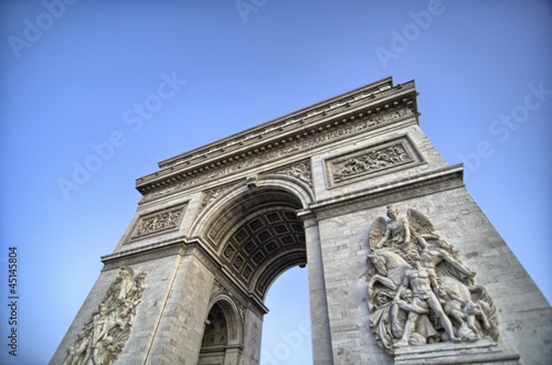 Side view of Triumph Arc at winter sunset - Paris