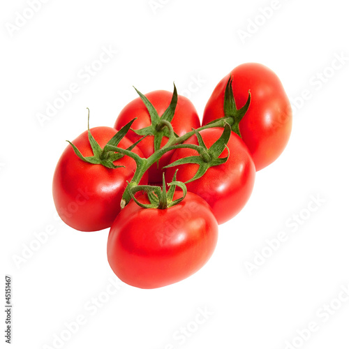 grappe de tomate bien mûre isolé sur fond blanc