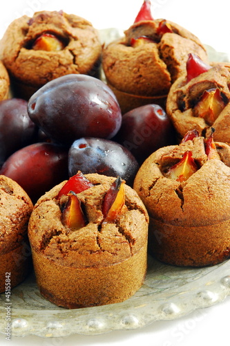 Muffinki ze śliwkami i winem Muffins with wine and plums