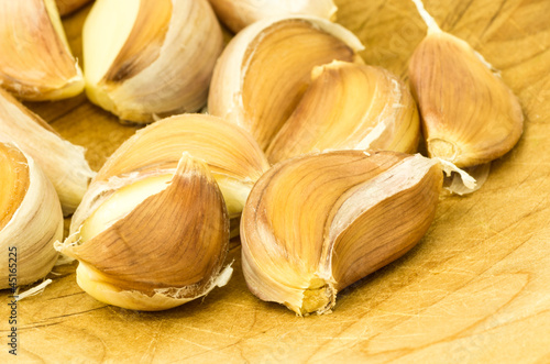 Fresh cloves of garlic on wooden board