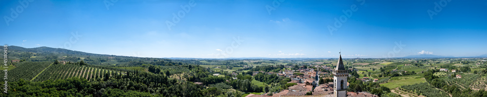 Vista Panoramica della città di Vinci in Toscana.