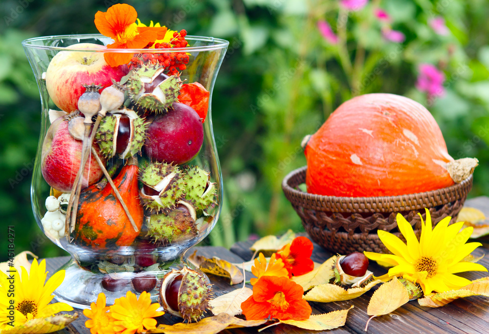 Naklejka premium Herbstliche Terrassendeko
