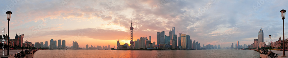 Naklejka premium Szanghaj rano sylwetka panoramę