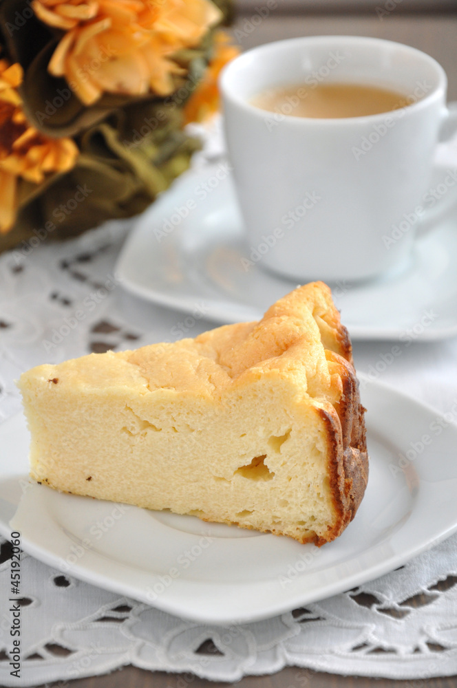 Topfentorte mit Kaffeetasse Topfentorte mit Kaffeetasse