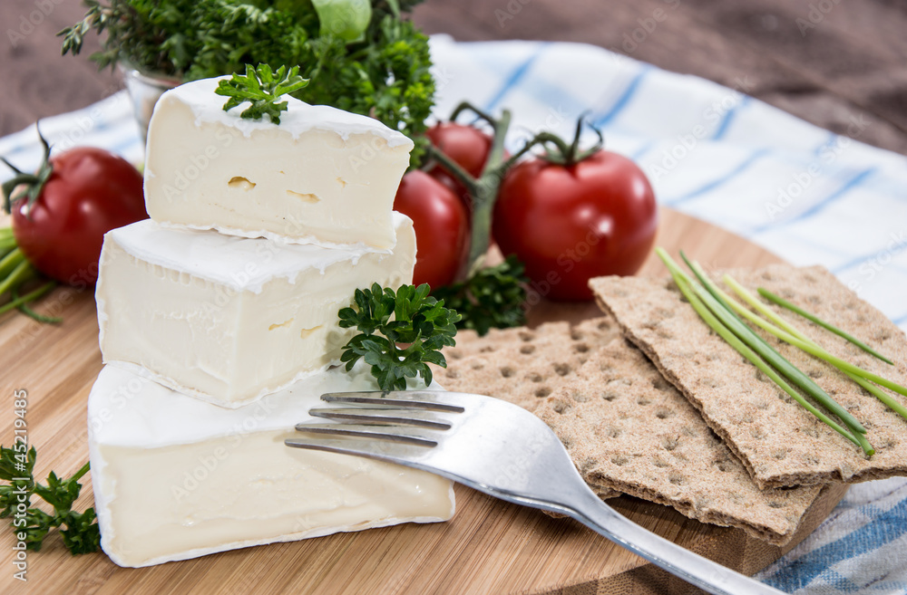 Camembert pieces with Crispbread Camembert pieces with Crispbread
