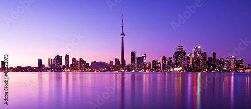 Scene of Toronto skyline from Central Island