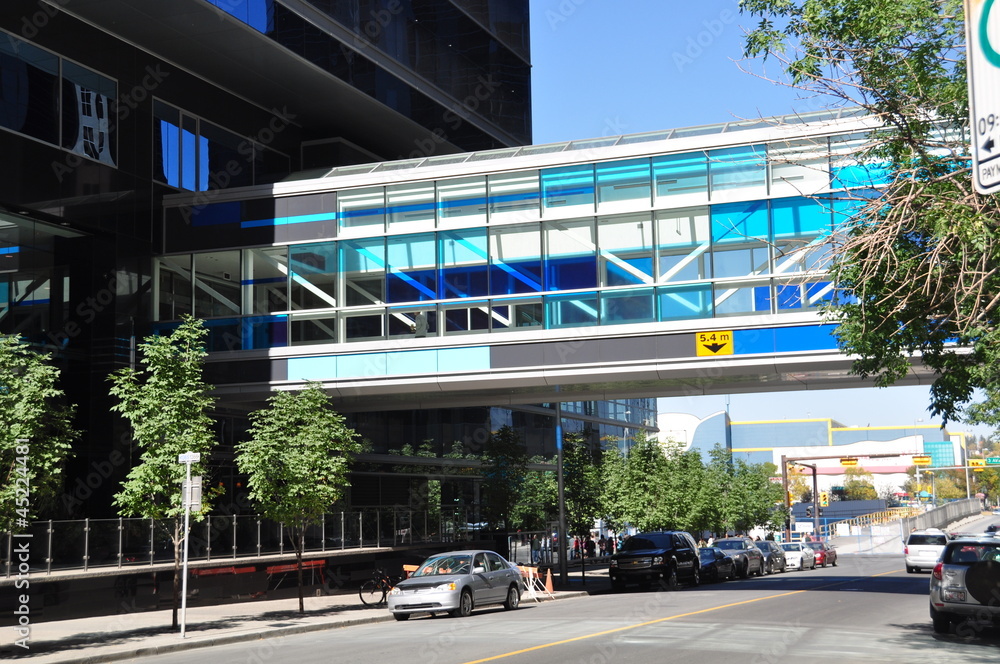 Obraz premium A modern plus 15 over pass in Calgary Alberta