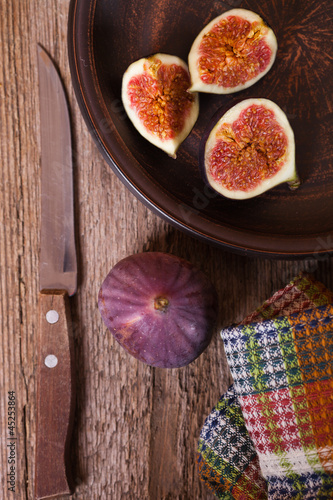 fresh figs in a plate, old knife and towel