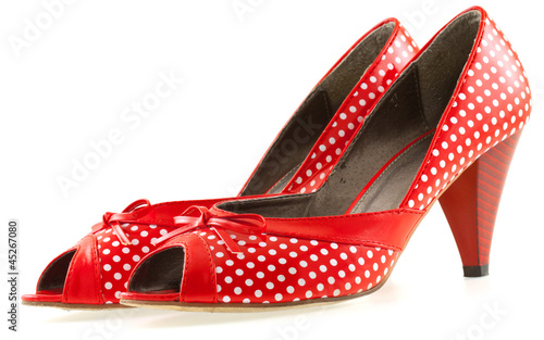 chaussures rouges à petits pois blancs